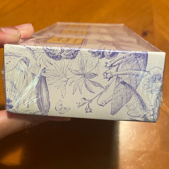 Lavender Chamomile Shea Butter Soap Set & Dusting Powder - Picture 14 of 16